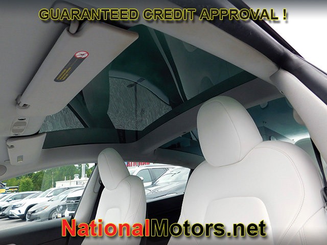 Tesla Model 3 Vehicle Full-screen Gallery Image 14
