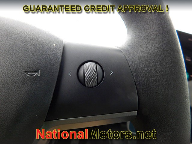 Tesla Model 3 Vehicle Full-screen Gallery Image 18