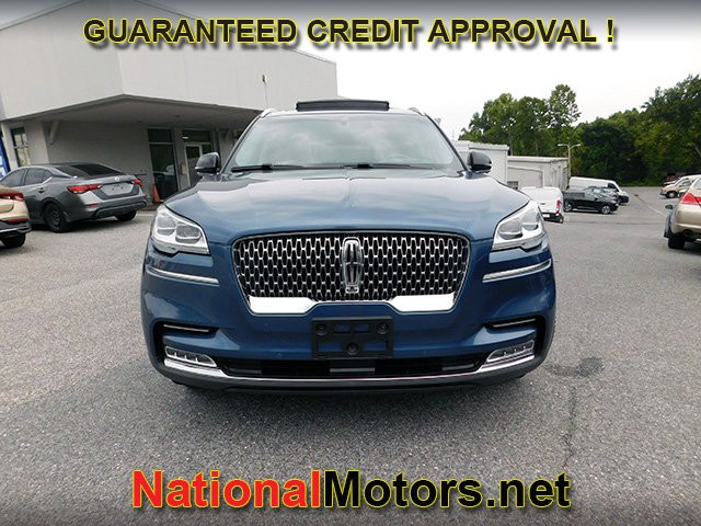 Lincoln Aviator Vehicle Full-screen Gallery Image 03