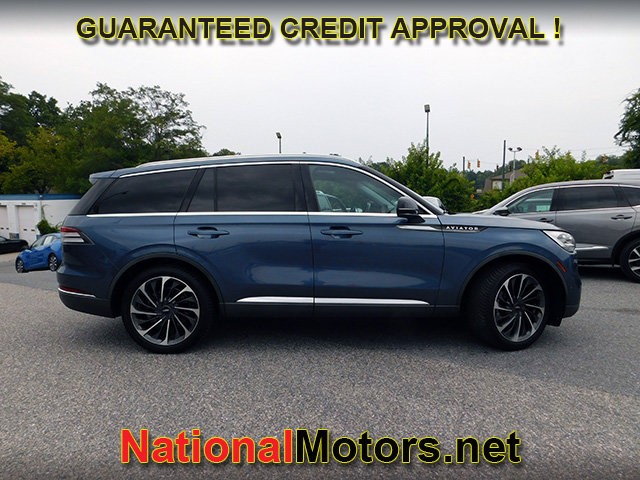 Lincoln Aviator Vehicle Full-screen Gallery Image 04