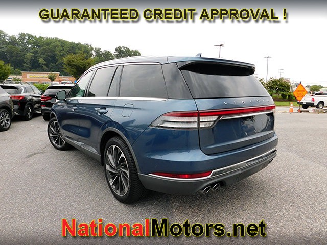 Lincoln Aviator Vehicle Full-screen Gallery Image 06