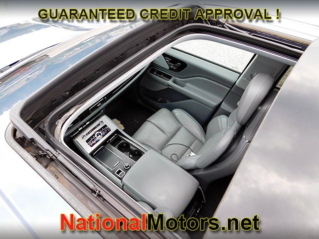 Lincoln Aviator Vehicle Full-screen Gallery Image 14