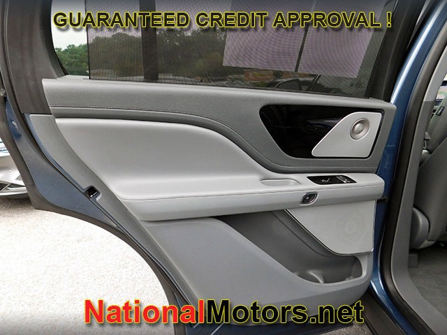 Lincoln Aviator Vehicle Full-screen Gallery Image 15