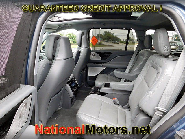 Lincoln Aviator Vehicle Full-screen Gallery Image 16