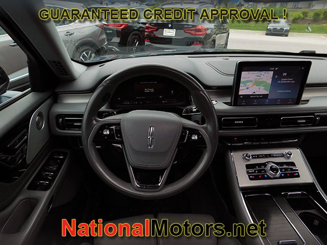 Lincoln Aviator Vehicle Full-screen Gallery Image 18