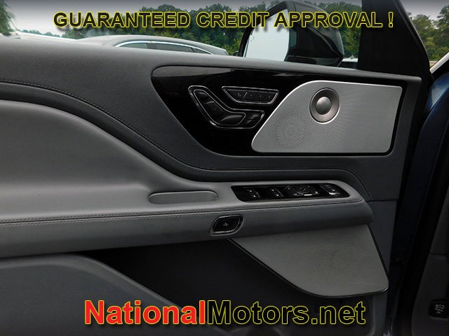 Lincoln Aviator Vehicle Full-screen Gallery Image 19