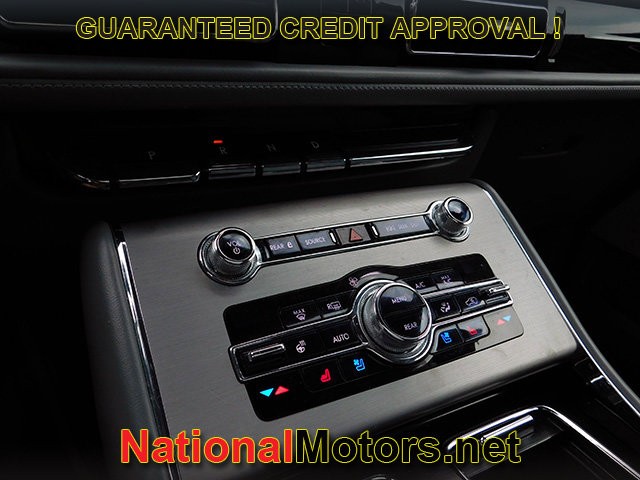 Lincoln Aviator Vehicle Full-screen Gallery Image 23