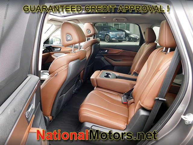 Acura MDX Vehicle Full-screen Gallery Image 14