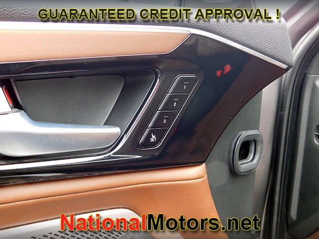 Acura MDX Vehicle Full-screen Gallery Image 19