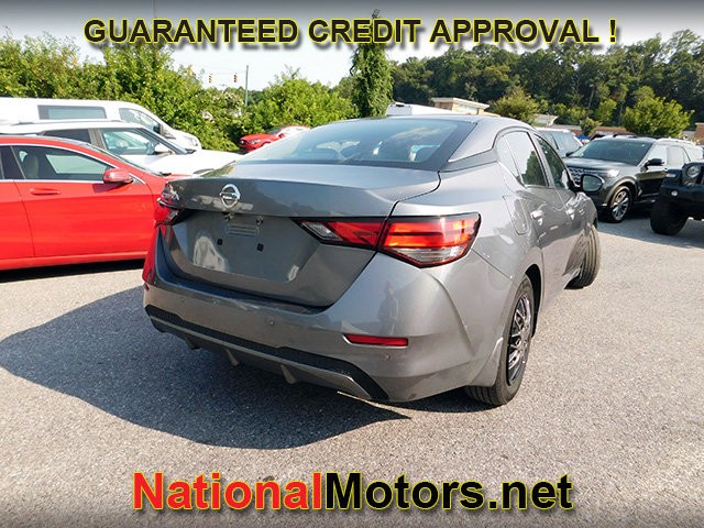 Nissan Sentra Vehicle Full-screen Gallery Image 05