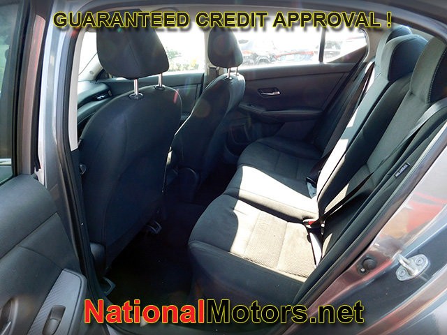 Nissan Sentra Vehicle Full-screen Gallery Image 06