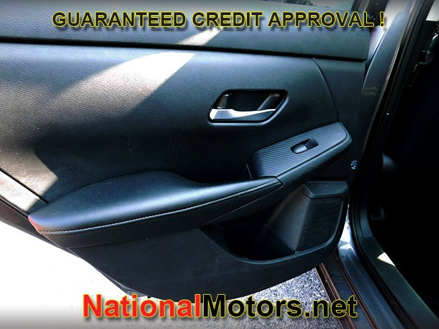 Nissan Sentra Vehicle Full-screen Gallery Image 07