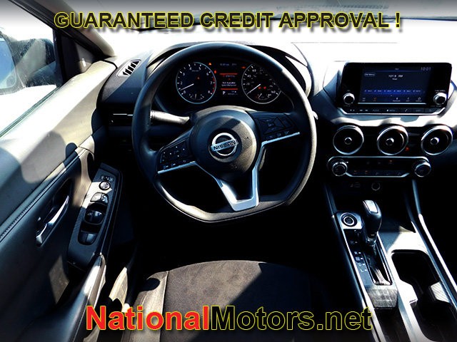 Nissan Sentra Vehicle Full-screen Gallery Image 08