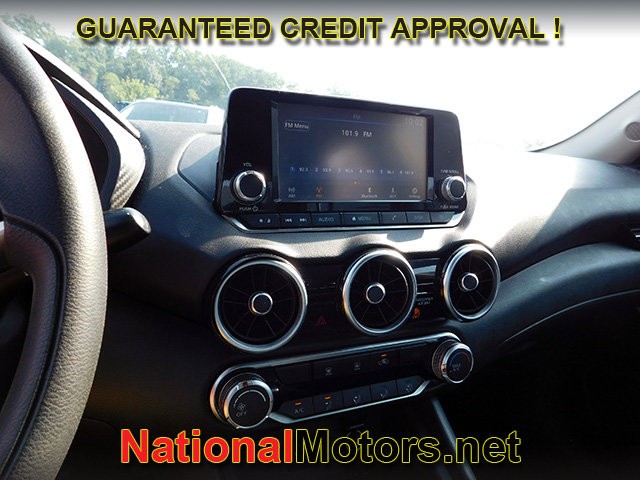 Nissan Sentra Vehicle Full-screen Gallery Image 11