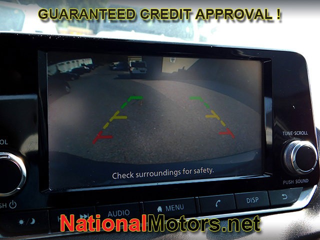 Nissan Sentra Vehicle Full-screen Gallery Image 12