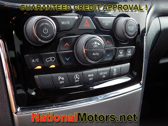 Jeep Grand Cherokee Vehicle Full-screen Gallery Image 20