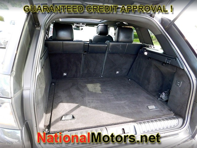 Land Rover Range Rover Sport Vehicle Full-screen Gallery Image 07