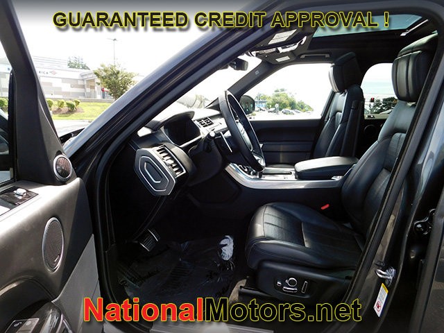 Land Rover Range Rover Sport Vehicle Full-screen Gallery Image 19
