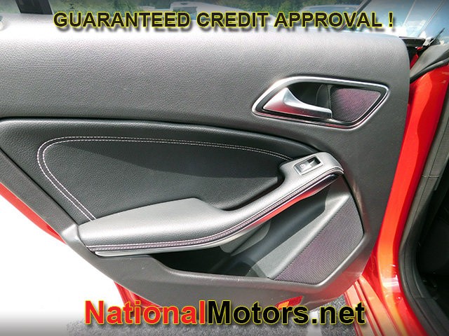Mercedes-Benz CLA Vehicle Full-screen Gallery Image 12