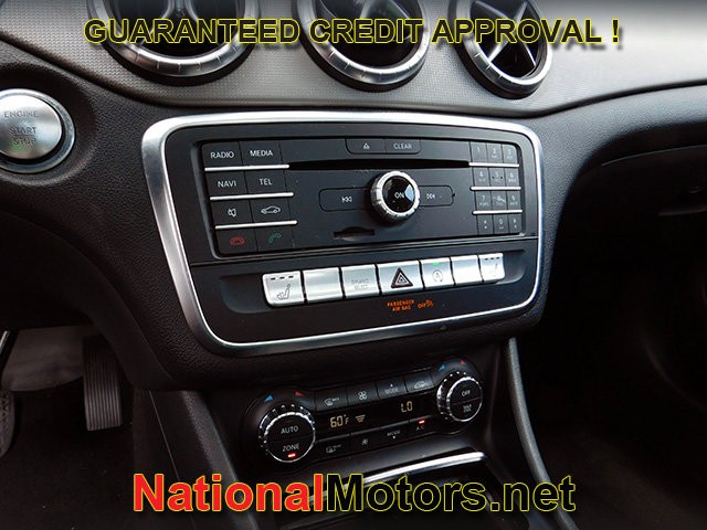 Mercedes-Benz CLA Vehicle Full-screen Gallery Image 22