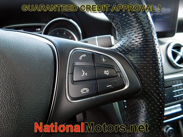 Mercedes-Benz CLA Vehicle Full-screen Gallery Image 24