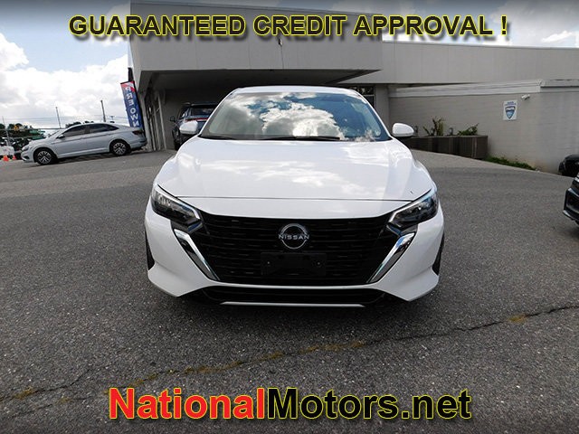 Nissan Sentra Vehicle Full-screen Gallery Image 03