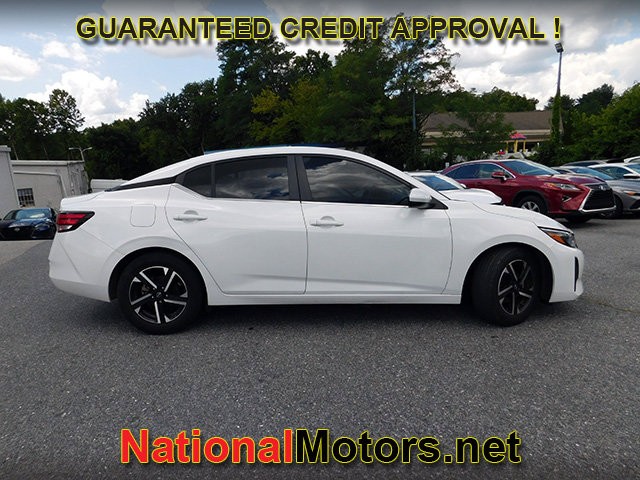 Nissan Sentra Vehicle Full-screen Gallery Image 04