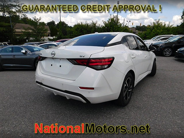 Nissan Sentra Vehicle Full-screen Gallery Image 05