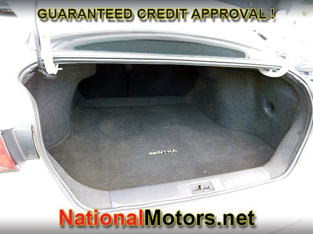 Nissan Sentra Vehicle Full-screen Gallery Image 06