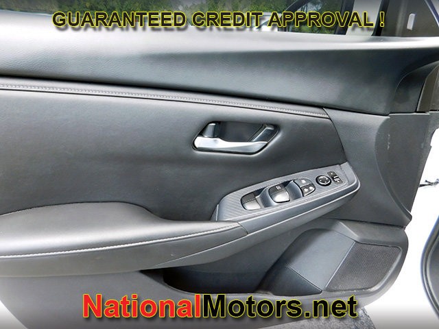 Nissan Sentra Vehicle Full-screen Gallery Image 10