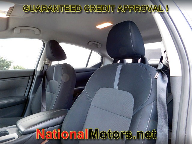 Nissan Sentra Vehicle Full-screen Gallery Image 11