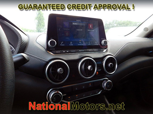 Nissan Sentra Vehicle Full-screen Gallery Image 12
