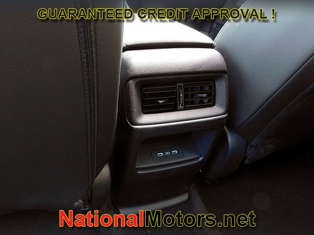 Honda CR-V Vehicle Full-screen Gallery Image 15