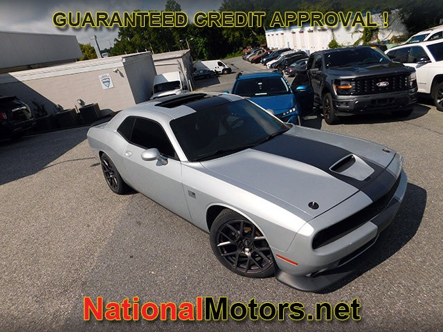Dodge Challenger Vehicle Full-screen Gallery Image 02