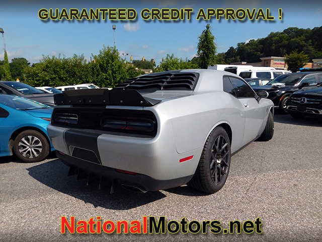 Dodge Challenger Vehicle Full-screen Gallery Image 05