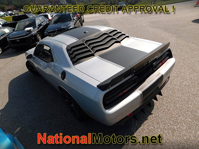 Dodge Challenger Vehicle Full-screen Gallery Image 06