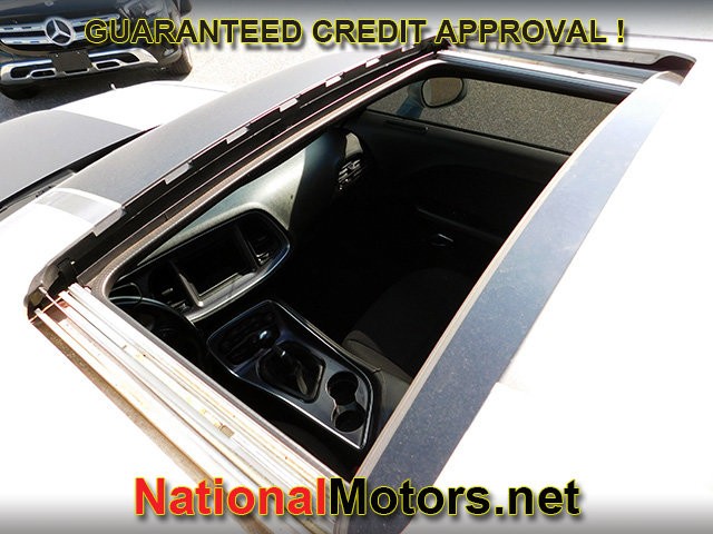Dodge Challenger Vehicle Full-screen Gallery Image 08