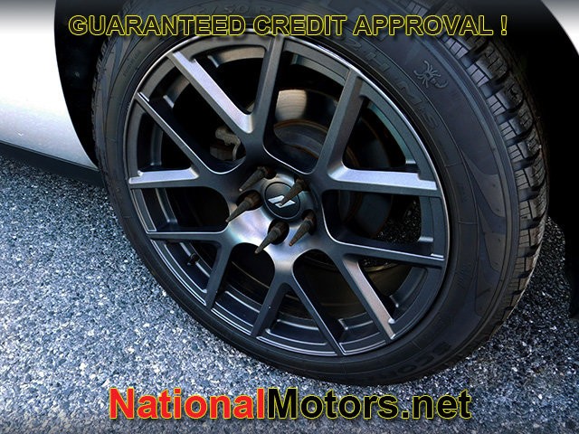 Dodge Challenger Vehicle Full-screen Gallery Image 09