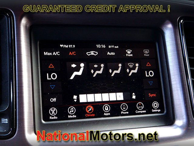 Dodge Challenger Vehicle Full-screen Gallery Image 14