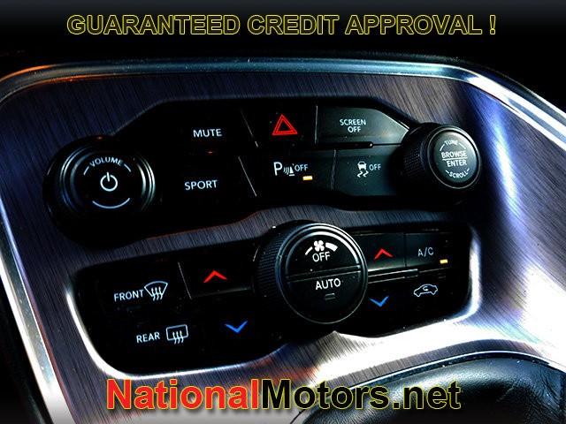 Dodge Challenger Vehicle Full-screen Gallery Image 16