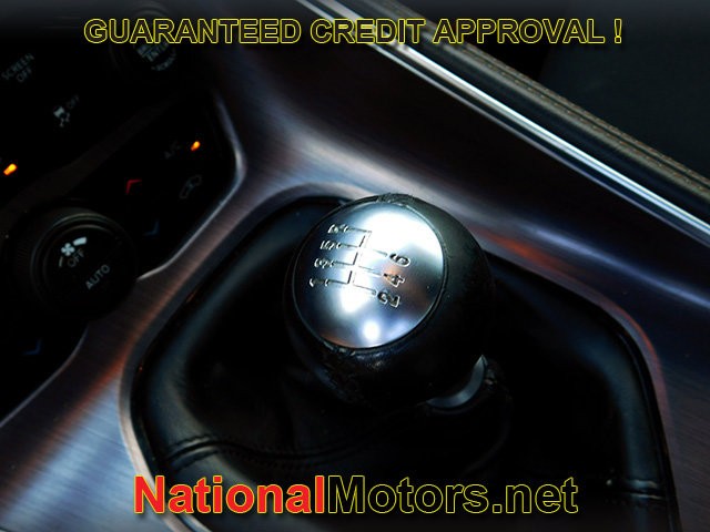 Dodge Challenger Vehicle Full-screen Gallery Image 17
