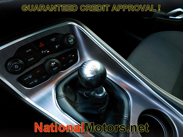 Dodge Challenger Vehicle Full-screen Gallery Image 18