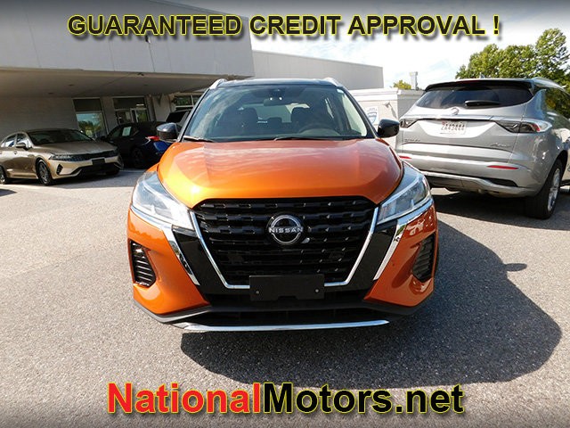 Nissan Kicks Vehicle Full-screen Gallery Image 02