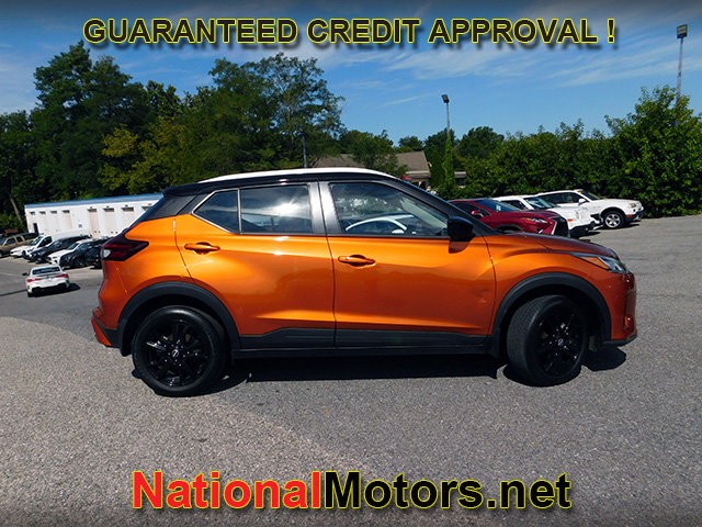 Nissan Kicks Vehicle Full-screen Gallery Image 04