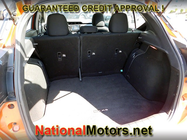 Nissan Kicks Vehicle Full-screen Gallery Image 07