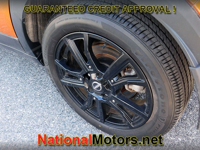 Nissan Kicks Vehicle Full-screen Gallery Image 08