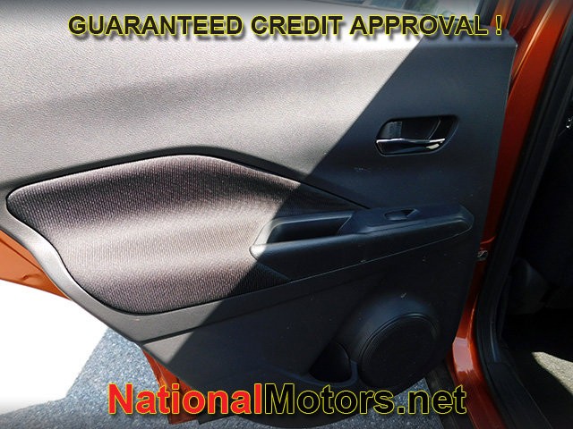 Nissan Kicks Vehicle Full-screen Gallery Image 09