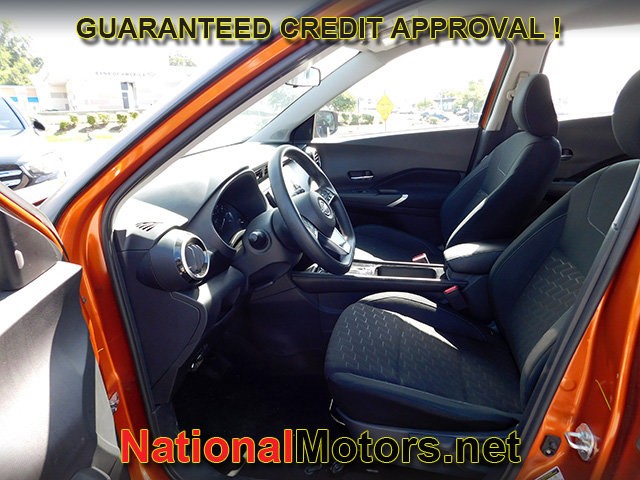 Nissan Kicks Vehicle Full-screen Gallery Image 13