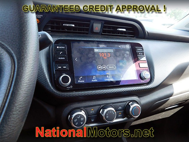 Nissan Kicks Vehicle Full-screen Gallery Image 15