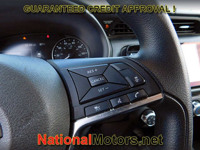 Nissan Kicks Vehicle Full-screen Gallery Image 18
